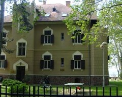 Khách sạn La Villa (Balatonföldvar, Hungary)