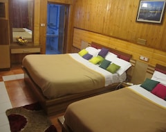 Hotel Akbar At Dal Lake (Srinagar, India)