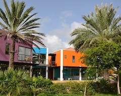 Khách sạn Quints Travelers Inn (Willemstad, Curacao)