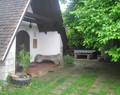 Nhà trọ Myrtus Pince és Vendégház (Tokaj, Hungary)