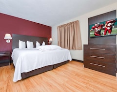 Hotel Red Roof PLUS+ & Suites Guilford (Guilford, USA)