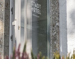 Khách sạn Stadthotel Oberndorf - 24h Self Check-In Terminal (Oberndorf bei Salzburg, Áo)