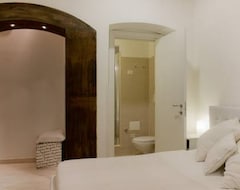 Khách sạn White (Foggia, Ý)