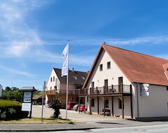 Khách sạn Almehof Thöne (Büren, Đức)