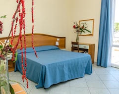 Khách sạn Hotel Butterfly - We Suite (Viareggio, Ý)