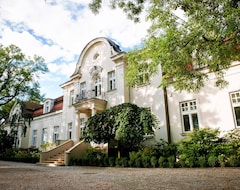 Khách sạn Palac Zdunowo (Załuski, Ba Lan)