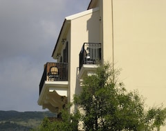 Apart Otel Linardos Apartments (Assos, Yunanistan)