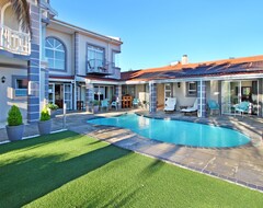 Hotel Atlantic Beach Villa (Milnerton, South Africa)