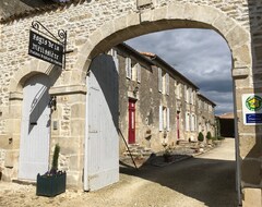 Bed & Breakfast Logis De La Melissiere (Xaintray, Francuska)