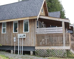 Toàn bộ căn nhà/căn hộ West Wind Cottage by Natural Elements Vacation Rentals (Ucluelet, Canada)