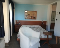 Hotel Plinio Rooms (Laglio, Italy)