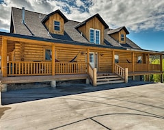 Casa/apartamento entero New! Cabin W/ Theater Room By Palisade State Park! (Sterling, EE. UU.)