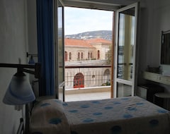 Nisaki Hotel & Elite Suites (Hermoupolis, Greece)