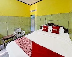SPOT ON 91376 Hotel Bintang Flores (Cilacap, Indonezija)