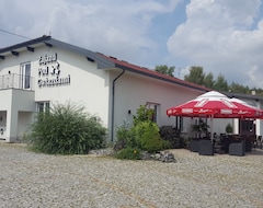 Otel Zajazd Pod Gwiazdami (Lublin, Polonya)