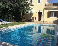 Toàn bộ căn nhà/căn hộ Villa With Private Pool Within Easy Reach Of Beaches, Tavernas And Shops (Corfu-Town, Hy Lạp)