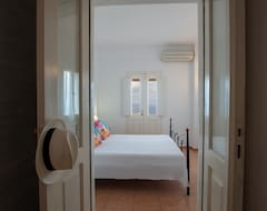 Khách sạn Anchor Suites Santorini (Oia, Hy Lạp)