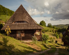 Majatalo Raven's Nest (Sălciua, Romania)