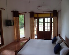 Hotel Blue Lake Ridge (Batticalao, Sri Lanka)