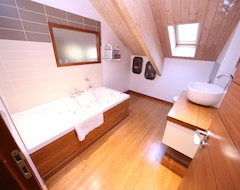 Toàn bộ căn nhà/căn hộ Design Holiday Home For 8, Private Indoor Heated Pool, On 25 Ar (Mournans-Charbonny, Pháp)