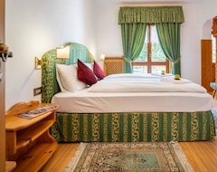 Khách sạn Hotel Ciasa Lorenzi (Cortina d'Ampezzo, Ý)