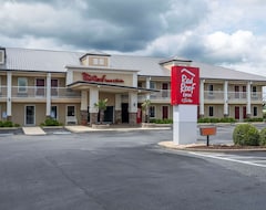 Hotel Red Roof Inn & Suites Calhoun (Calhoun, Sjedinjene Američke Države)