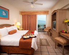 Hotel Crown Paradise (Puerto Vallarta, Mexico)
