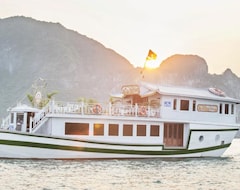 Khách sạn The Legend White Dolphin Cruise (Hạ Long, Việt Nam)