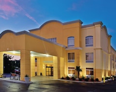 Hotel La Quinta by Wyndham Florence (Florence, USA)