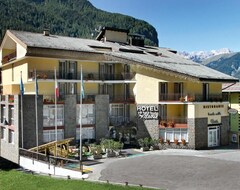 Khách sạn Bellevue (Canazei, Ý)