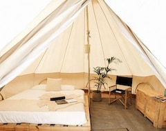 Hotel Flash Camp (Byron Bay, Australia)