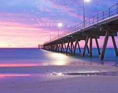 Hotel Glenelg Beach - Close To Tram, Beach & Glenelg Oval - Miffy At Glenelg B&B (Adelaide, Australija)