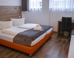 Orange Hotel Und Apartments (Neu-Ulm, Almanya)