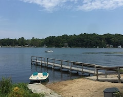 Entire House / Apartment Family Cottage On Beautiful Long Lake In Cloverdale (Delton, USA)