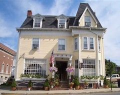 Hotel Burbank Rose Bed & Breakfast (Newport, USA)