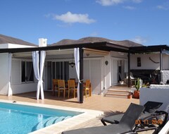 Hele huset/lejligheden Villa In Quiet Residence, Swimming Pool, Terraces, Sea And Volcano Views (Playa Blanca, Spanien)