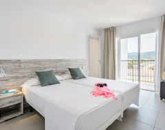 Huoneistohotelli Apartamentos Vibra Riviera (Sant Josep de sa Talaia, Espanja)