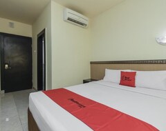 Hotelli RedDoorz Plus near Palembang Trade Center 2 (Palembang, Indonesia)