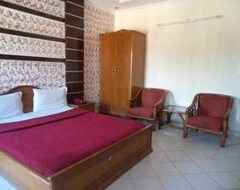 OYO 990 Hotel Paradise (Chandigarh, India)