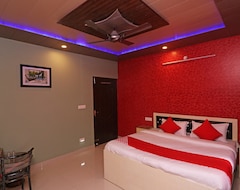 Khách sạn OYO 30141 Adarsh Hotel And Restaurant (Almora, Ấn Độ)