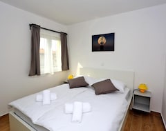 Koko talo/asunto Apartments & rooms Stella Adriatica (Murter-Kornati, Kroatia)