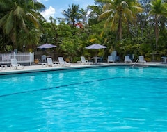 Hotel Perfect Beach Destination! 2 Comfy Units, Pool, Hot Tub, Parking (Marathon, Sjedinjene Američke Države)