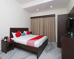 OYO 12143 Hotel SKD (Mathura, India)
