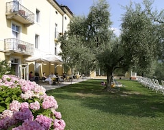 Khách sạn Aparthotel Englovacanze (Riva del Garda, Ý)
