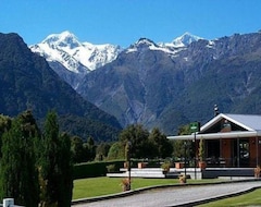 High Peaks Hotel (Fox Glacier, New Zealand)