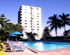 Hotel Beach-Side Condos At Turtle Beach Towers (Ocho Rios, Jamaica)