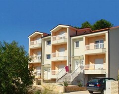 Hotel Apartments Mia (Stari Grad, Croatia)