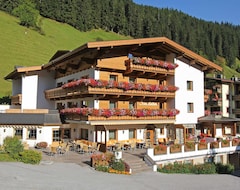 Hotel Pension Sonnleiten (Hintertux, Austria)