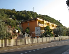 Khách sạn Hotel Castelli (Brenzone sul Garda, Ý)