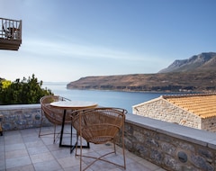 Hotel Trapela Luxury Suites (Limeni, Greece)
